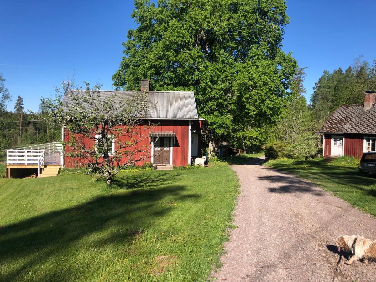 Mysig Lantlig Stuga, Nycklaroer Korsberga Eksteriør billede